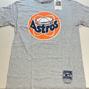 NWT Astros Gray T-Shirt in size Medium